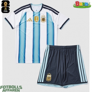 Argentina Hemmaställ Barn VM 2026 Kortärmad (+ Korta byxor)